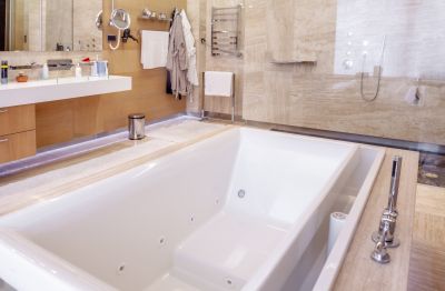 Luxurious Bathtub Area